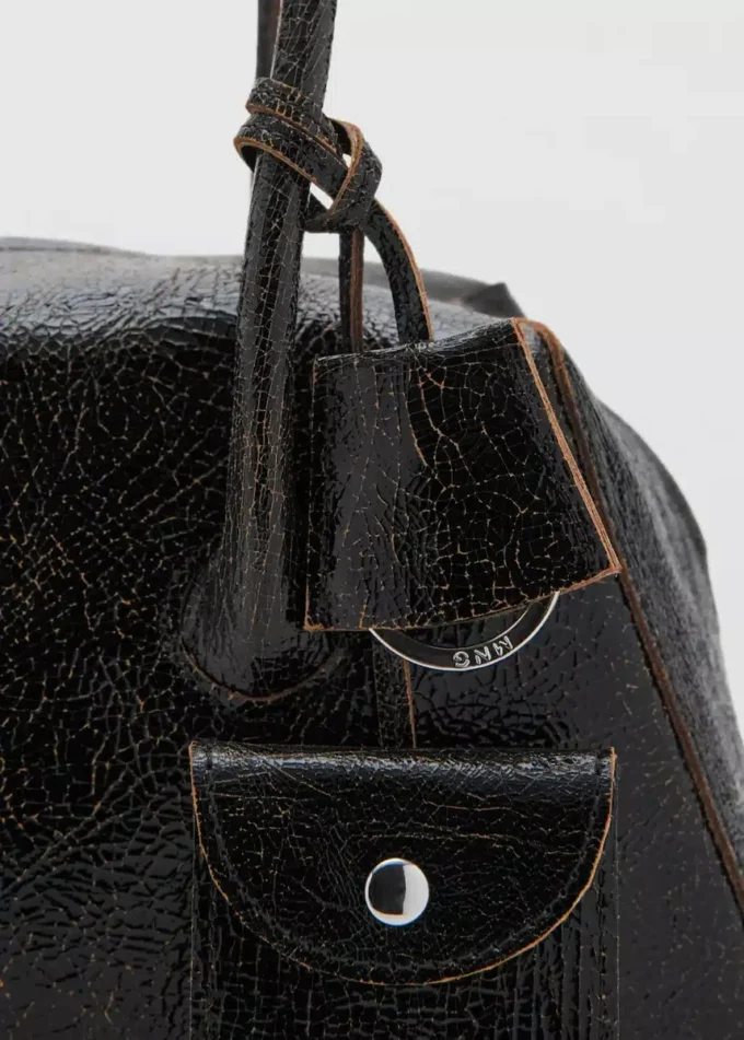 Sac à bandoulière en cuir avec breloques Sac à bandoulière en cuir avec breloques