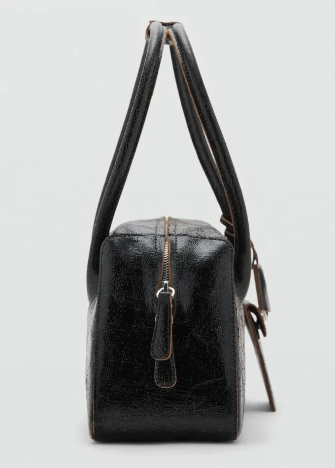 Sac à bandoulière en cuir avec breloques Sac à bandoulière en cuir avec breloques