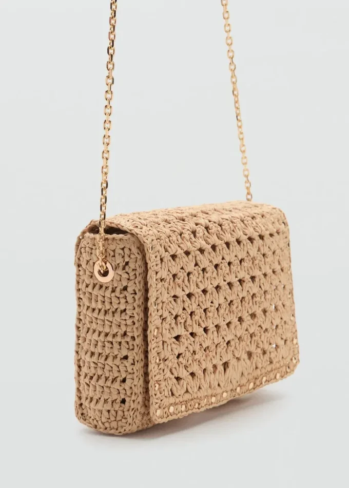 Sac à bandoulière en fibres naturelles avec clous Sac à bandoulière en fibres naturelles avec clous