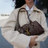 Sac à bandoulière moyen avec mousqueton Sac à bandoulière moyen avec mousqueton