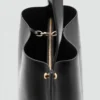 Sac seau avec détails métalliques Sac seau avec détails métalliques