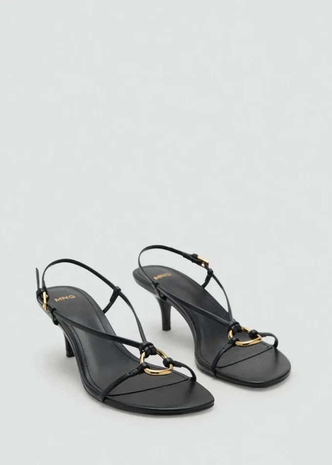 Sandales à talons avec détails en anneaux