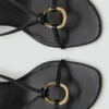 Sandales à talons avec détails en anneaux