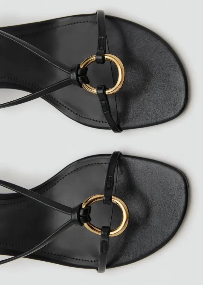 Sandales à talons avec détails en anneaux