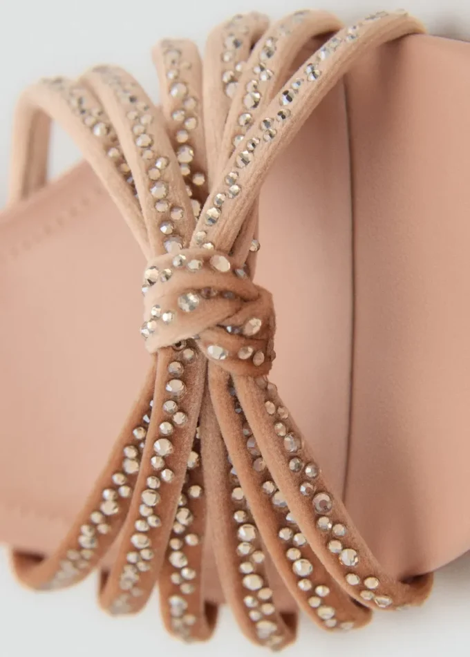 Sandales à talons bobines et strass