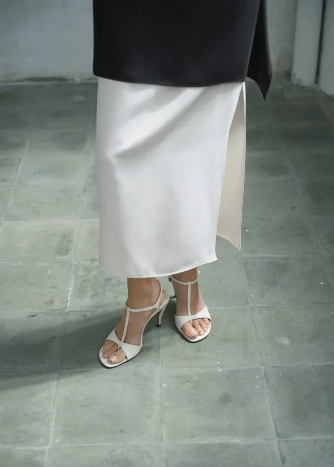 Sandales à talons en cuir avec lanières Sandales à talons en cuir avec lanières