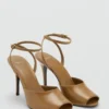 Sandales à talons et bride à la cheville