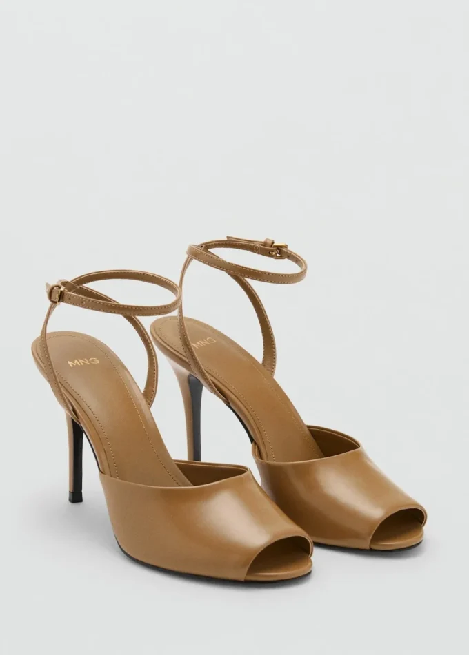 Sandales à talons et bride à la cheville