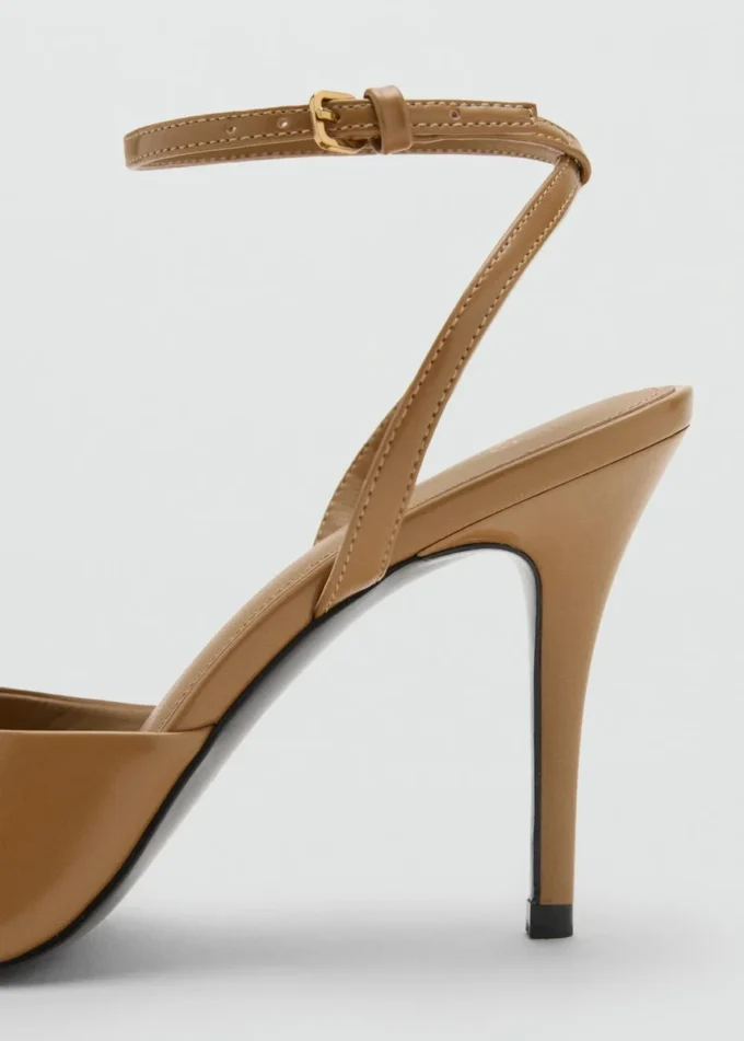 Sandales à talons et bride à la cheville
