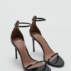 Sandales à talons et lanières
