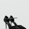 Sandales à talons et lanières ornées de strass