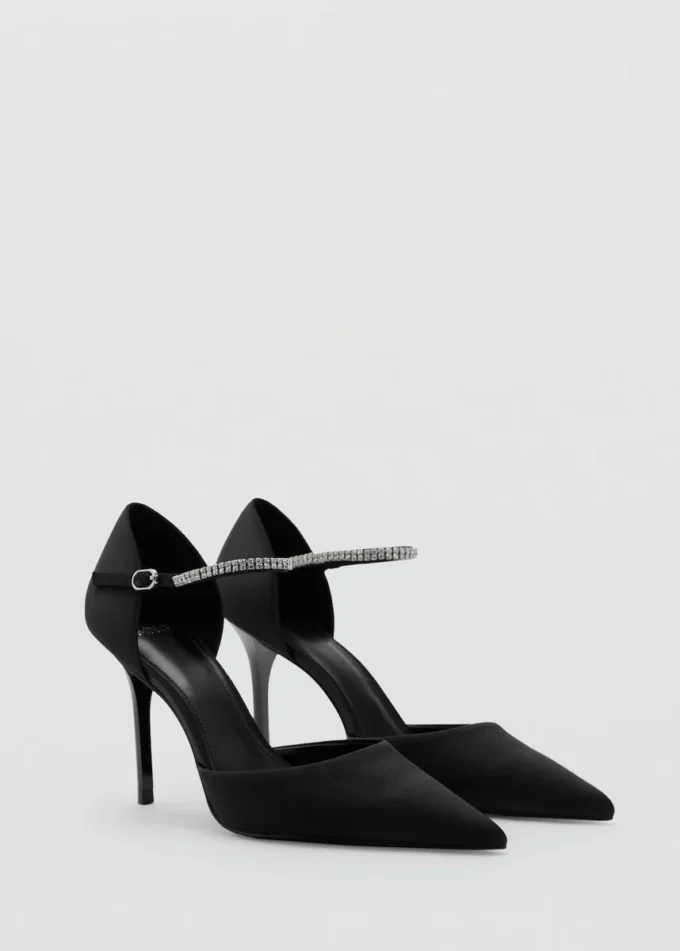 Sandales à talons et lanières ornées de strass