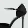 Sandales à talons et lanières ornées de strass