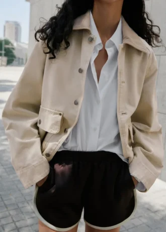 Short avec bordure contrastée