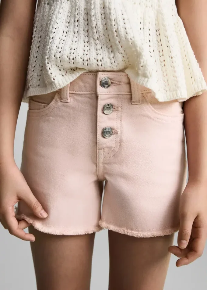 Short en denim à ourlet effiloché Short en denim à ourlet effiloché