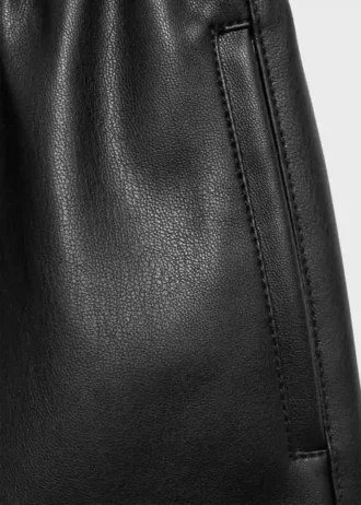 Short en simili cuir