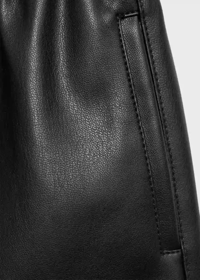 Short en simili cuir