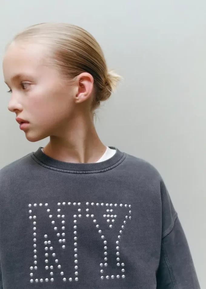 Sweat-shirt à clous