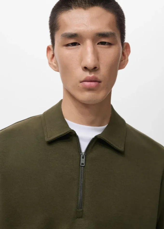 Sweat-shirt à col zippé et coupe classique