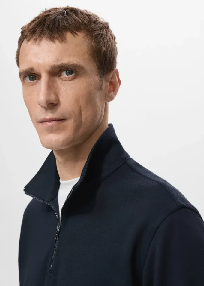 Sweat-shirt à col zippé et coupe classique