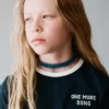 T-shirt avec col contrasté brodé