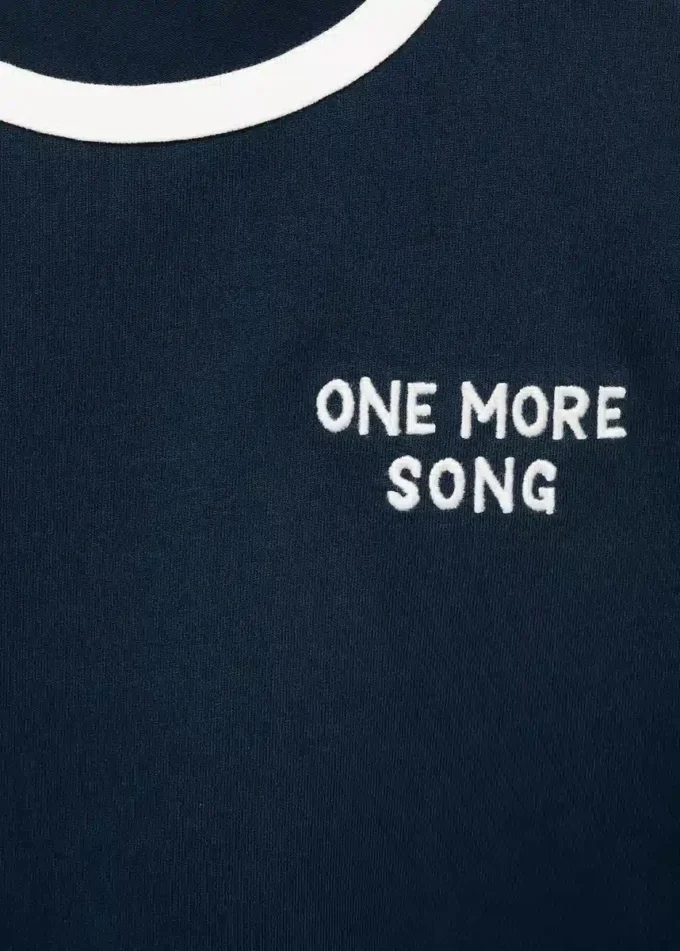 T-shirt avec col contrasté brodé
