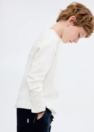 T-shirt avec poche et coutures apparentes