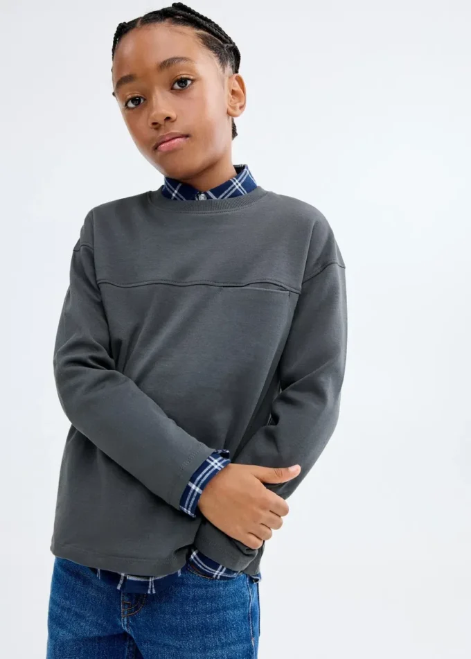 T-shirt avec poche et coutures apparentes