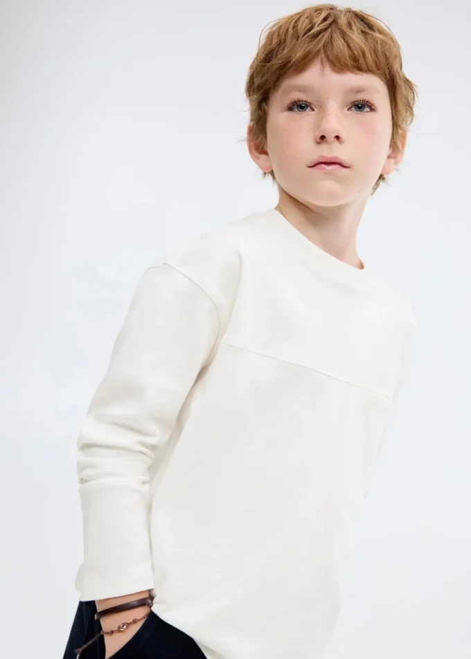 T-shirt avec poche et coutures apparentes