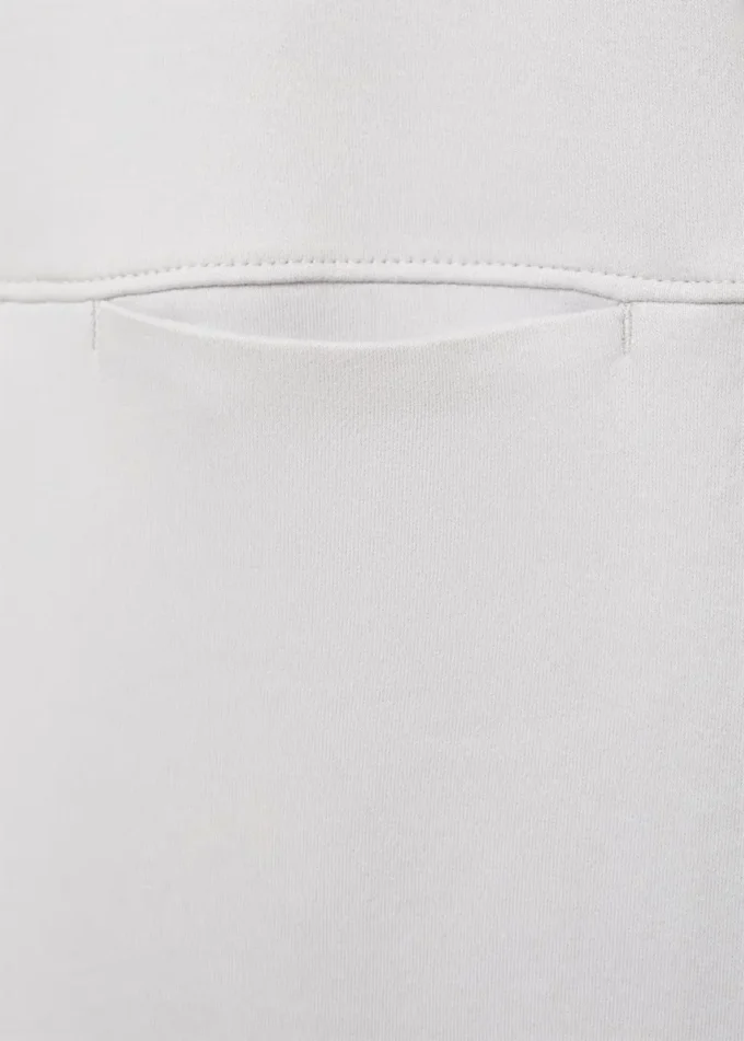 T-shirt avec poche et coutures apparentes