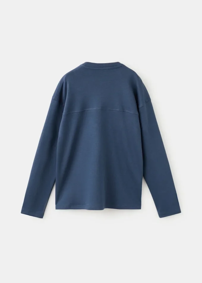 T-shirt avec poche et coutures apparentes