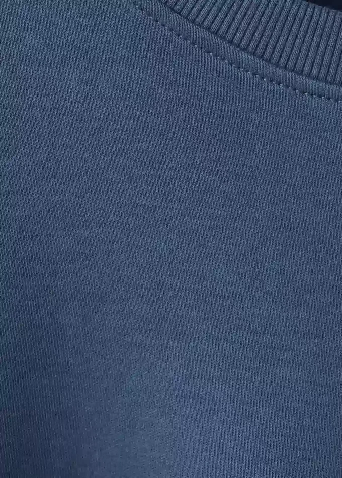 T-shirt avec poche et coutures apparentes