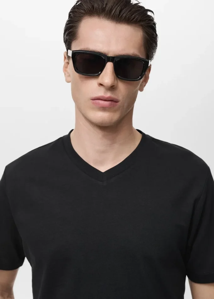 T-shirt à col en V