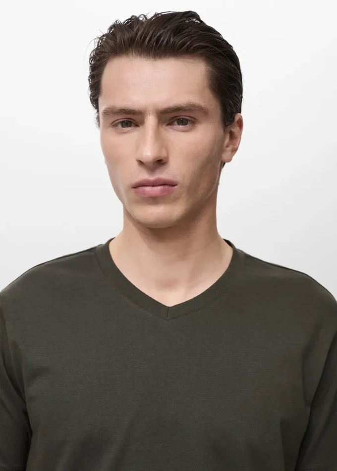 T-shirt à col en V