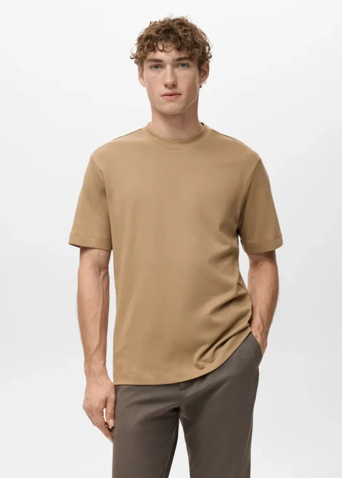 T-shirt de poids moyen et coupe classique