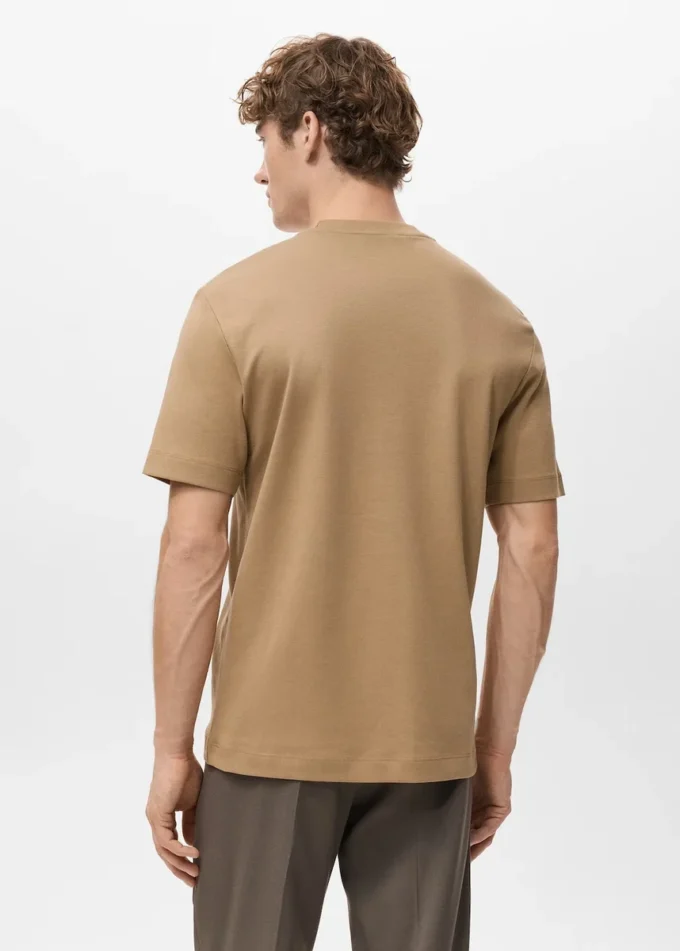 T-shirt de poids moyen et coupe classique