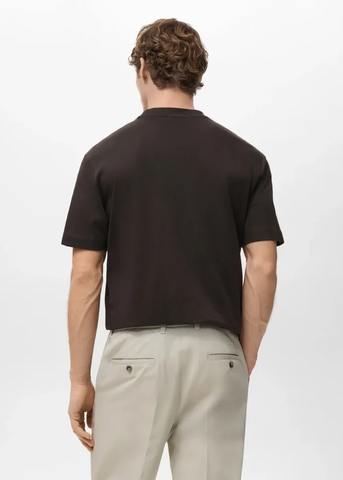 T-shirt de poids moyen et coupe classique