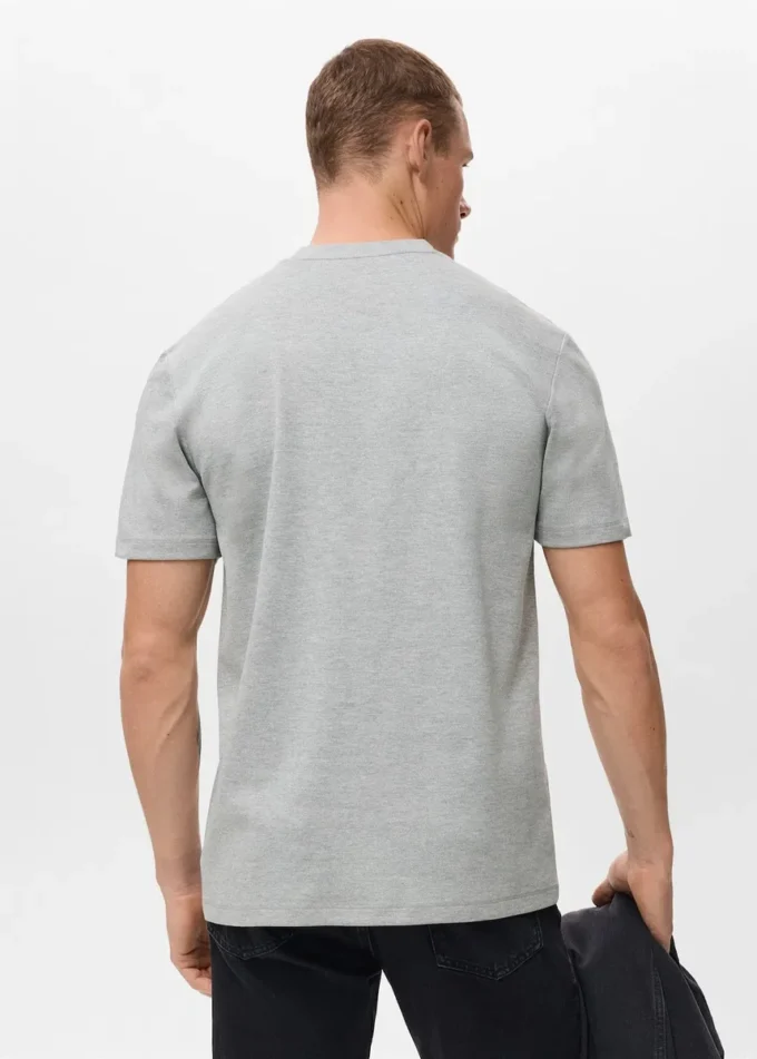 T-shirt de poids moyen et coupe classique