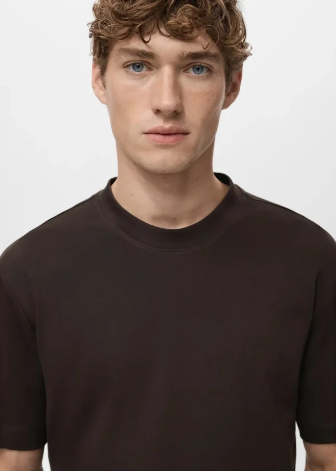 T-shirt de poids moyen et coupe classique