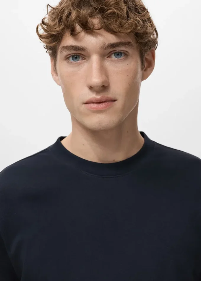 T-shirt de poids moyen et coupe classique