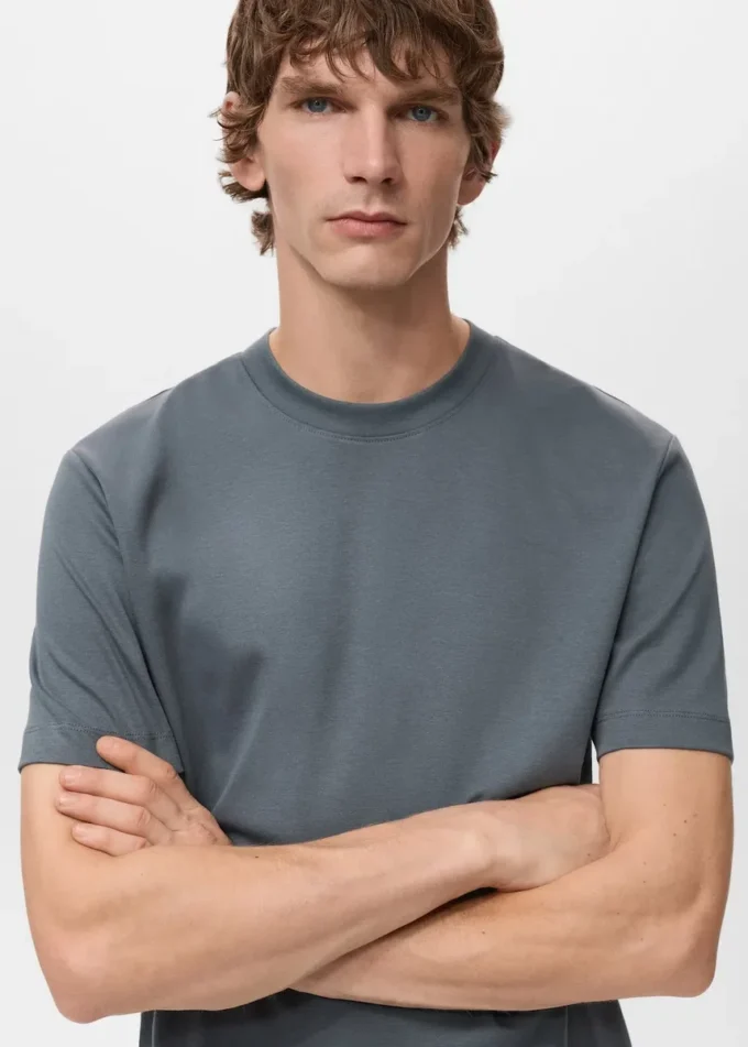 T-shirt de poids moyen et coupe classique