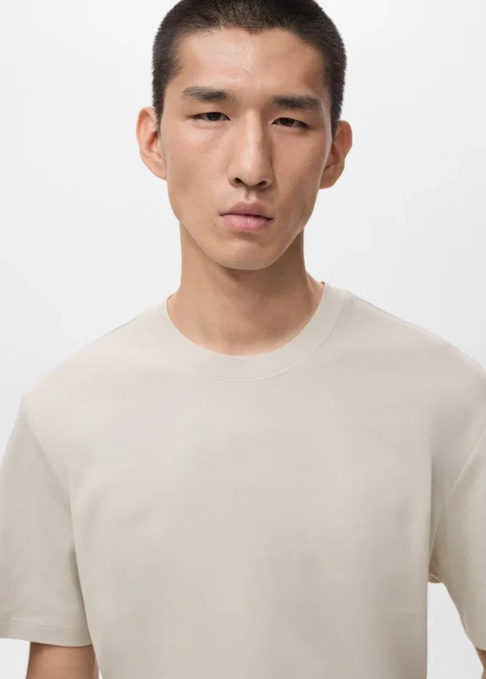 T-shirt de poids moyen et coupe classique