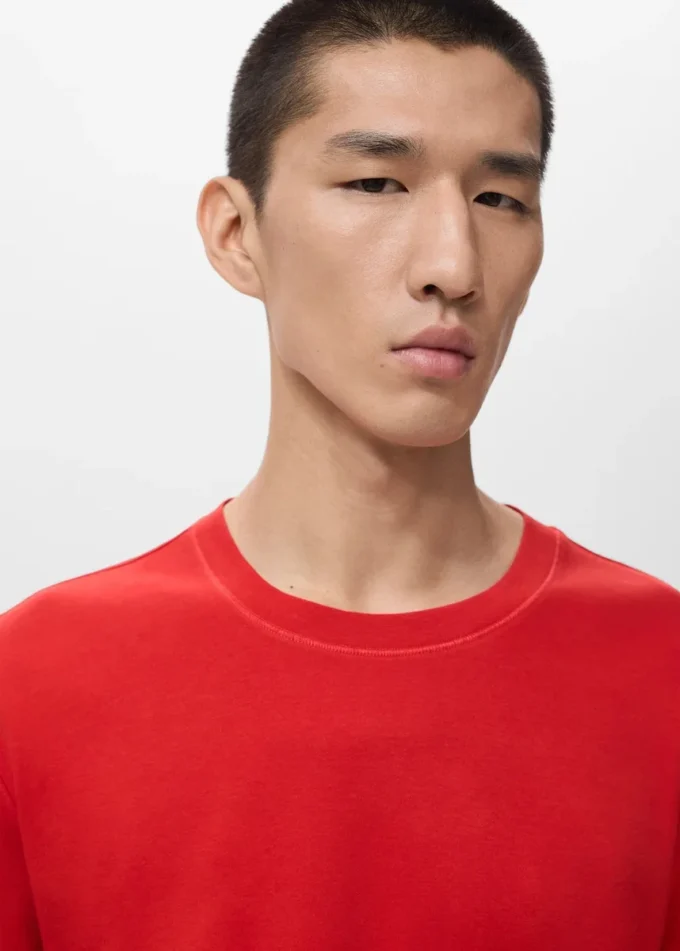 T-shirt de poids moyen et coupe classique