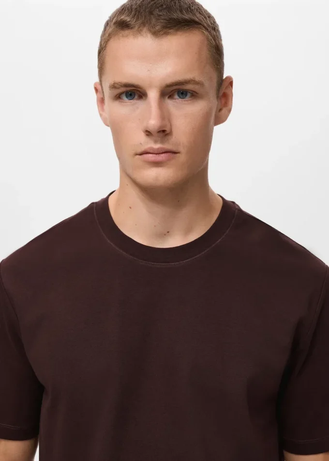 T-shirt de poids moyen et coupe classique