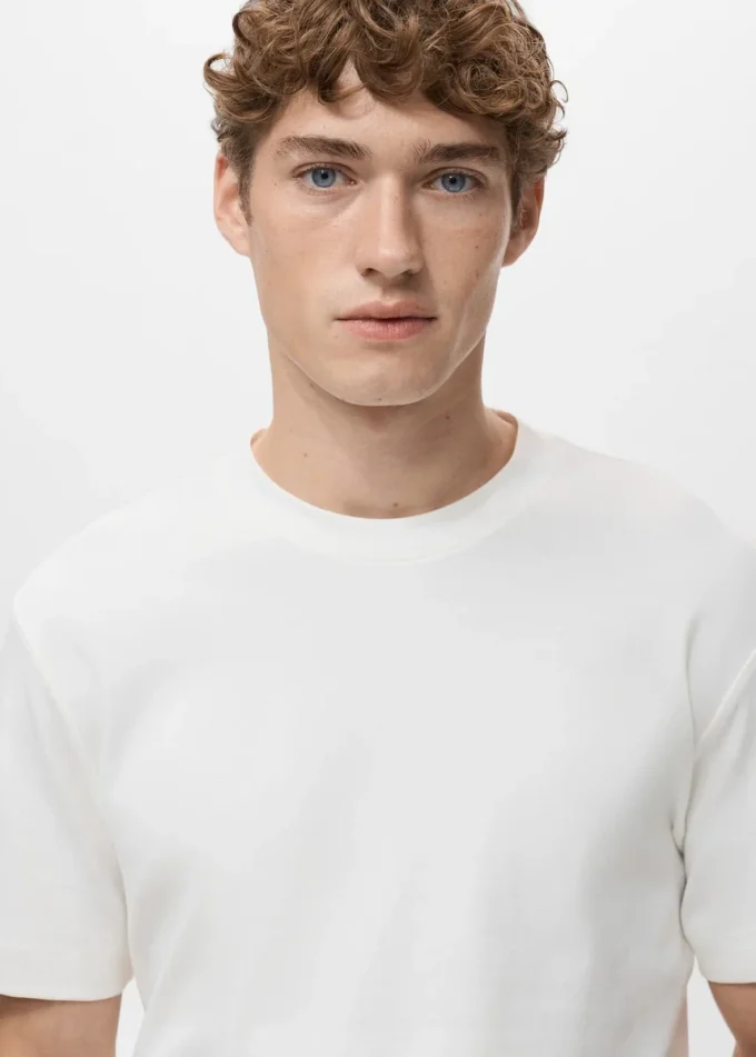 T-shirt de poids moyen et coupe classique