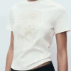 T-shirt en coton brodé de fleurs