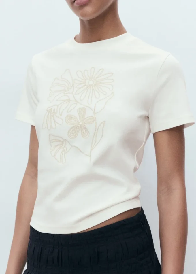 T-shirt en coton brodé de fleurs