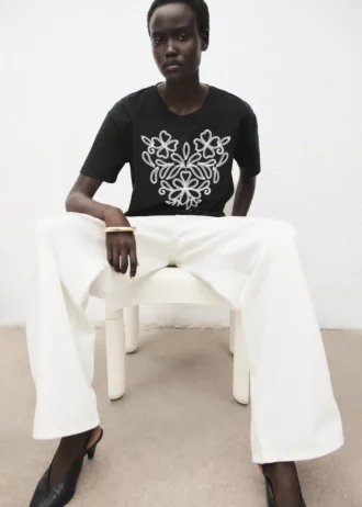 T-shirt en coton brodé de fleurs
