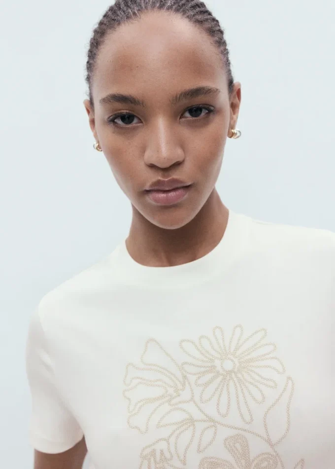 T-shirt en coton brodé de fleurs