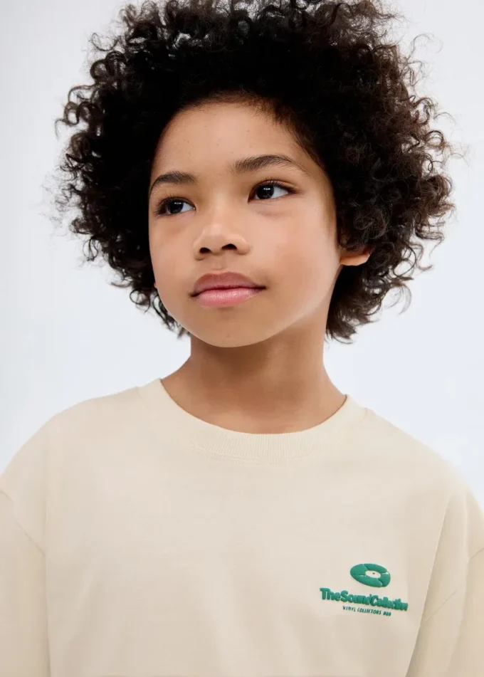 T-shirt à lettres imprimées en relief